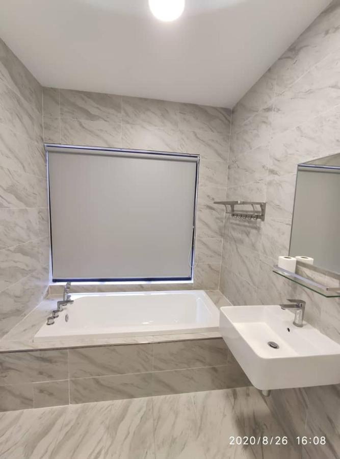 Homestay Shah Rizki At Imperio With Swimming Pool Muslim Friendly Malacca Екстериор снимка